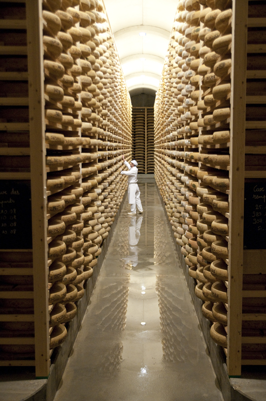 À l'intérieur du fort Saint-Antoine dans le Haut-Doubs, les caves d'affinage du Comté fort militaire cave affinage comté