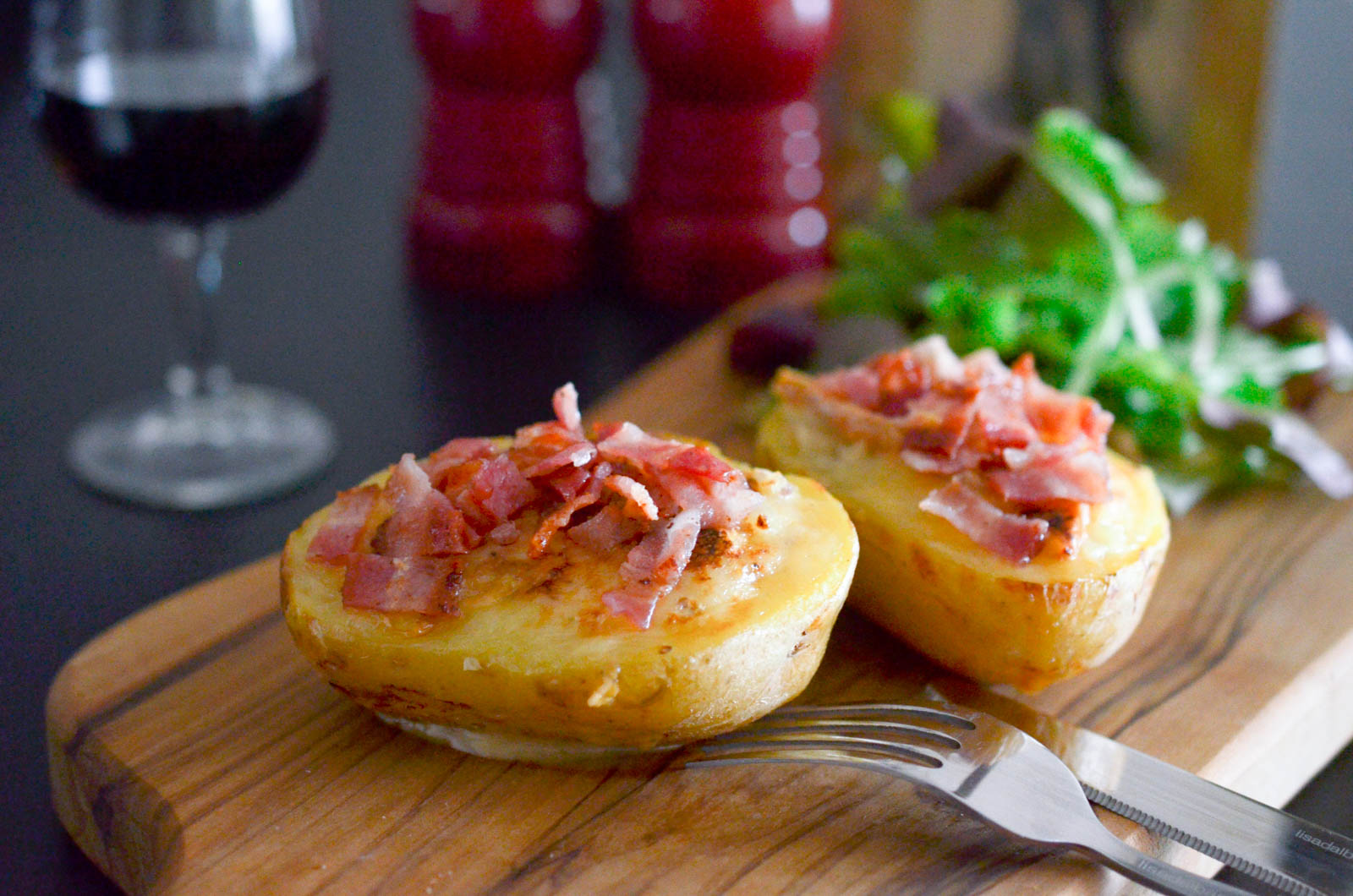 Pommes De Terre Farcies A L'affidelice Et Son Croustillant De Lard