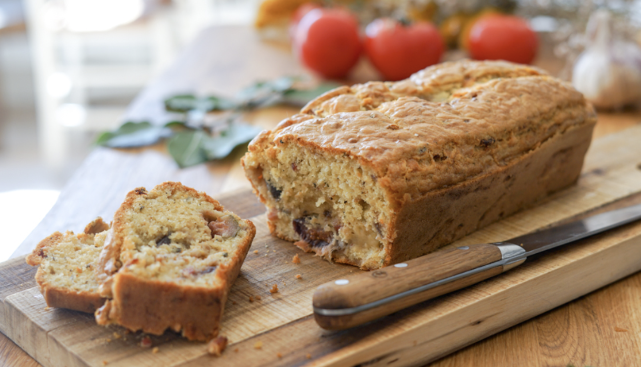 Cake figues, chèvre et lardons
