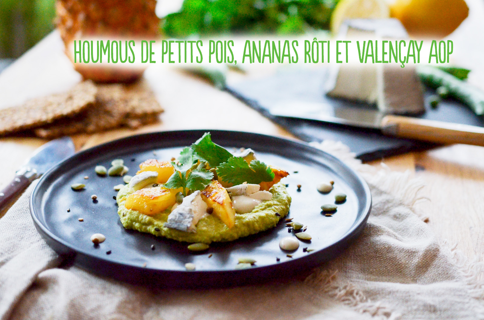 Houmous de petits pois, ananas rôti et Valençay AOP