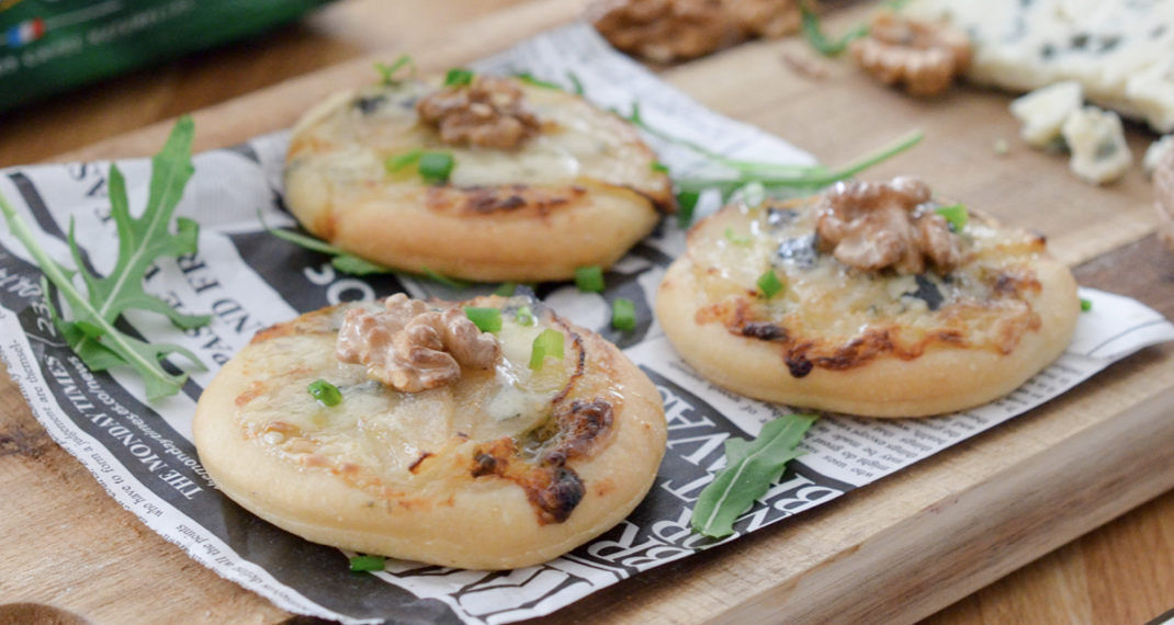 Pizzettes poire-roquefort